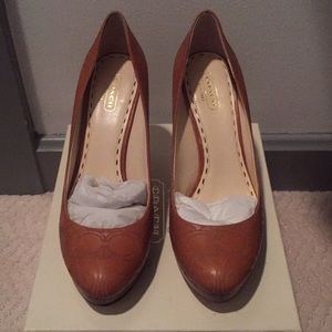 Coach Camel heels size 8